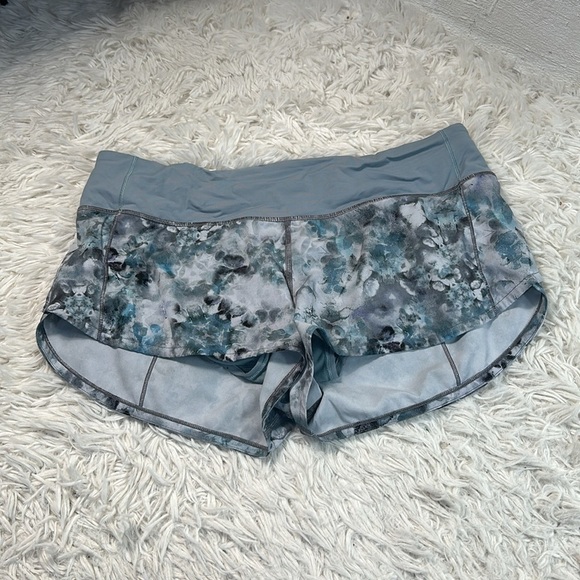 Lululemon Speed Up Low-Rise Short 2.5" Kaleidofloral Multi / Blue Cast - Picture 1 of 6